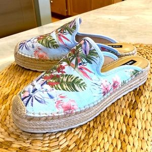 Nine West Floral Espadrille Mules. Size 8.5. Beautiful!